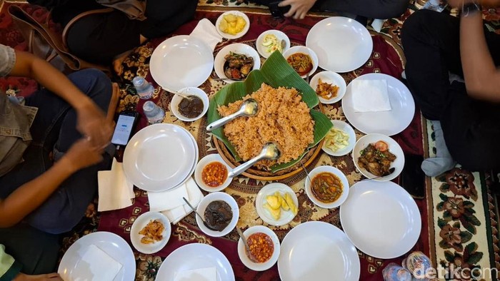 Makan ngidang tradisi Palembang