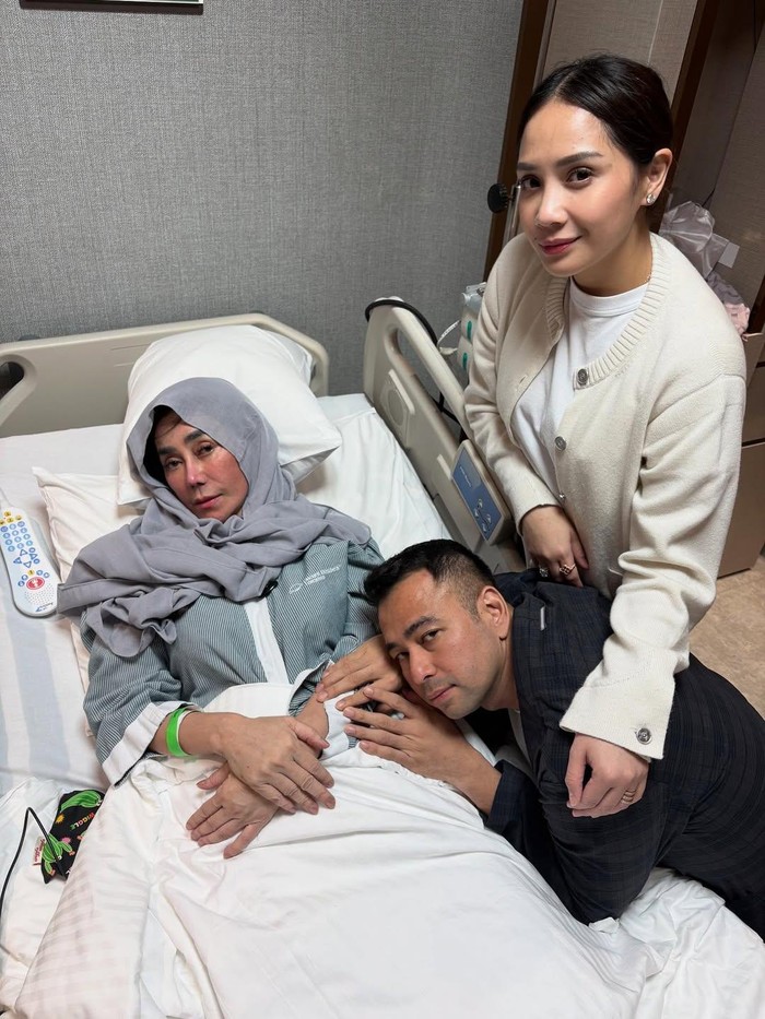 Amy Qanita dirawat di Mount Elizabeth Hospital, Singapura.