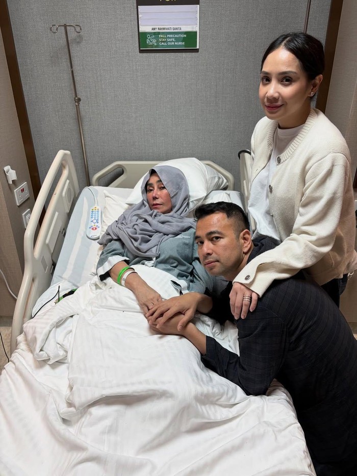 Amy Qanita dirawat di Mount Elizabeth Hospital, Singapura.