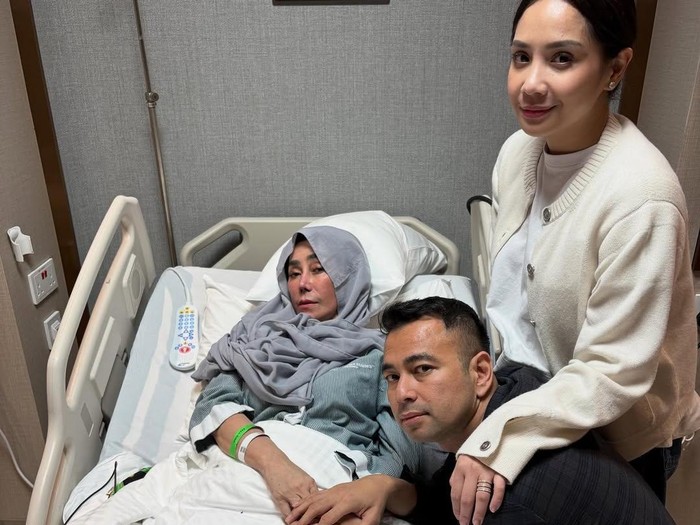 Amy Qanita dirawat di Mount Elizabeth Hospital, Singapura.