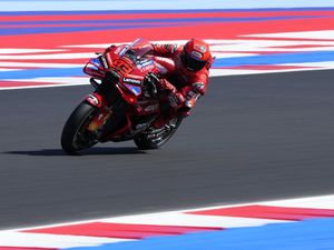 MotoGP Jepang 2025: Marc Marquez Lewati Acosta, Kejar Bagnaia