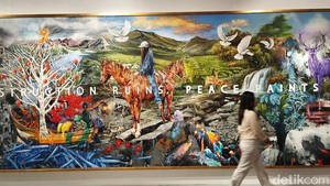 SBY Art Community yang berdiri sejak Januari 2025 merangkul seniman yang tergabung dari empat institusi seni di Jakarta. Pertama kalinya, SBY Art Community menggelar pameran seni yang digelar di Ashta District 8, Jakarta Selatan. Foto: Tia Agnes/ detikcom