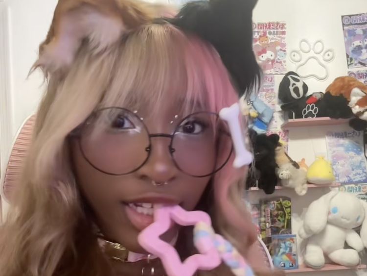 Foto: Kehidupan Kontroversial Wanita yang Memilih Hidup Sebagai Anjing