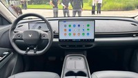 Arcfox T1 menggunakan motor listrik berdaya 70 kW (setara 94 hp). Untuk varian jarak tempuh 425 km, mobil tersebut mengandalkan baterai LFP 42,3 kWh buatan CALB. Sementara spesifikasi baterai varian 320 km belum dijelaskan secara rinci, namun diyakini tetap efisien untuk penggunaan dalam kota. Foto: Doc. BAIC