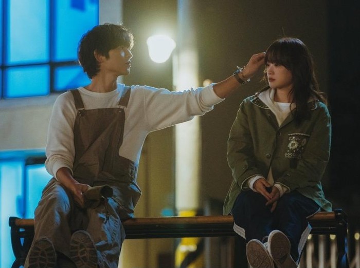 Park Seo Joon dan Won Jin An dalam drama Korea Waiting for Kyeongdo.