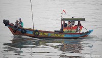 Bagi nelayan, kerang hijau adalah simbol ketekunan sekaligus pengingat bahwa kesejahteraan sangat bergantung pada laut yang lestari.  