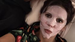 Pesona Nina Dobrev yang Kini Jomlo
