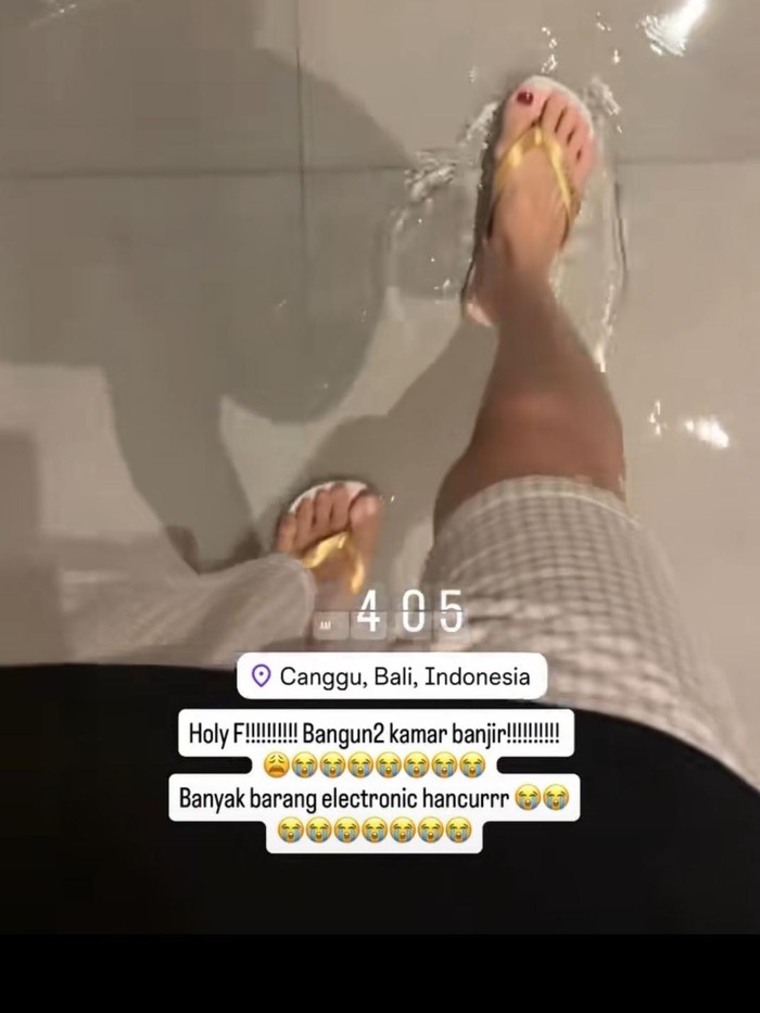 Patricia Gouw Patricia Gouw memperlihatkan banjir di dalam vilanya pada 10 September 2025.