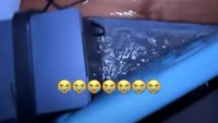 Berbagai barang elektronik seperti kulkas, printer, proyektor, air purifier serta perabot lain seperti sofa, lemari, dan kasur bayi juga basah terkena genangan. Patricia Gouw tinggal sementara di vila untuk menaruh barang-barang yang akan ditaruh di rumah barunya yang sedang dibangun di kawasan Umalas, Bali. Foto: Instagram Story @patriciagouw