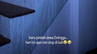 Tangga dan dinding di sekitarnya basah karena air yang mengalir deras dari rooftop. Foto: Instagram Story @patriciagouw