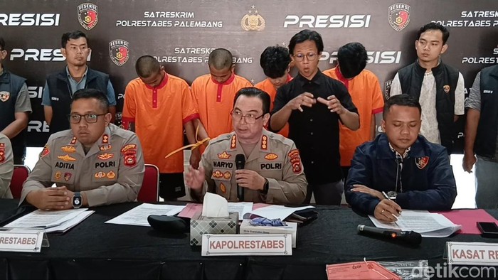 Polisi menggelar ungkap kasus 9 tersangka lain kerusuhan di DPRD-Ditlantas Polda Sumsel
