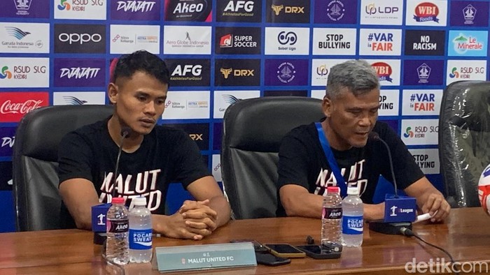 Pelatih Malut United Hendri Susilo dan Pemain Dimas Drajad pada sesi konferensi pers usai laga melawan Persik Kediri.