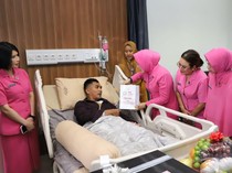 Bhayangkari Jatim Jenguk Anggota Polresta Malang Kota Korban Demo