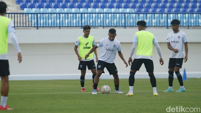 Persela Lamongan gelar latihan di Stadion Surajaya