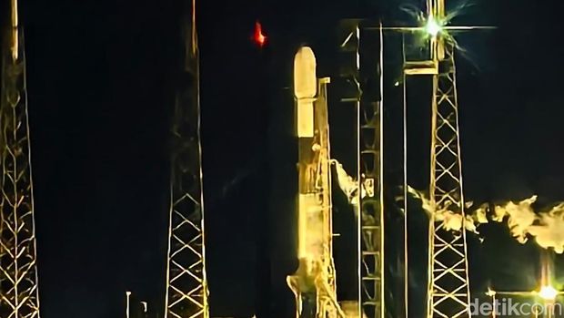 Persiapan Peluncuran Satelit Nusantara Lima Percobaan Ketiga Persiapan Peluncuran Satelit Nusantara Lima Percobaan Ketiga di Cape Canaveral, Florida, AS