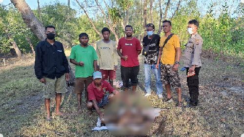 Polisi melakukan olah TKP di lokasi penemuan mayat perempuan tanpa identitas di Pantai Abudenok, Desa Umatoos, Kecamatan Malaka Barat, Malaka, NTT, Kamis (11/9/2025). (Dok. Polres Malaka)