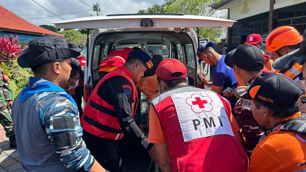 Polisi temukan empat jasad perempuan korban banjir di Denpasar Selatan, Bali, Kamis (12/9/2025).
