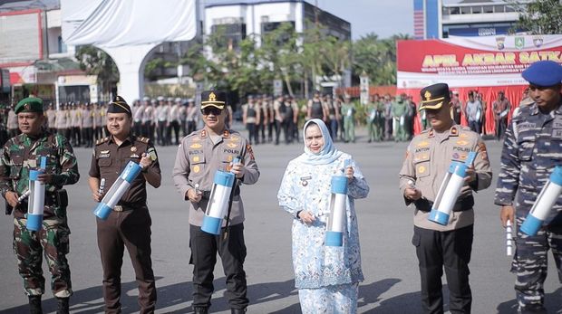 Polres Bengkalis mengukuhkan puluhan petugas Green Satkamling untuk menjaga keamanan dan lingkungan, Jumat (12/9/2025).
