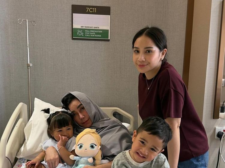 Alhamdulillah... Mama Amy Sudah Keluar Rumah Sakit di Singapura