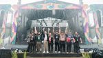 Potret Raffi Ahmad Hujan-hujanan Bareng 15 Ribuan Pramuka Muslim Sedunia di Cibubur