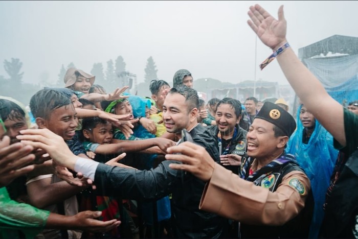 Raffi Ahmad hujan-hujanan di World Muslim Scout Jamboree (WMSJ) 2025 Raffi Ahmad hujan-hujanan di World Muslim Scout Jamboree (WMSJ) 2025
