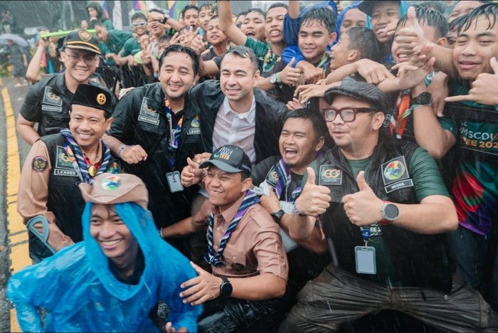 Raffi Ahmad hujan-hujanan di World Muslim Scout Jamboree (WMSJ) 2025 Raffi Ahmad hujan-hujanan di World Muslim Scout Jamboree (WMSJ) 2025