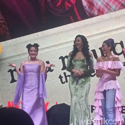 Cerita Nirina Zubir, Perdana Beradegan Ciuman dalam Ratu Ratu Queens
