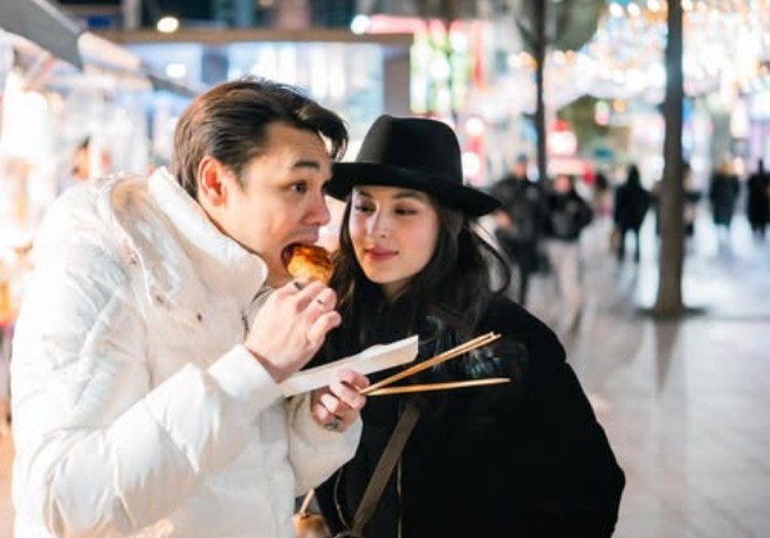 Rob Clinton Hobi Blusukan Makan Soto Legendaris hingga Nasi Warteg