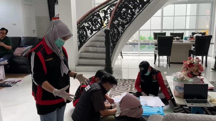 Rumah Kadinkes Bengkulu digeledah kejari
