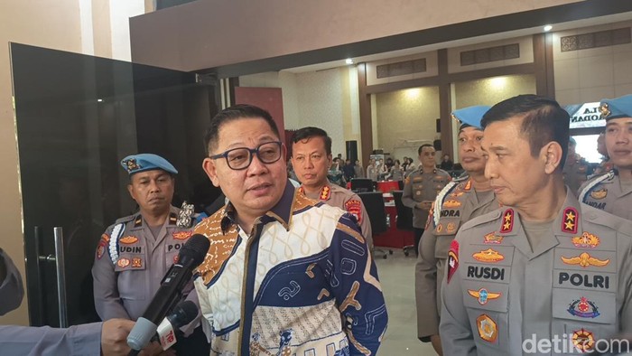 Wakil Ketua Komisi III DPR RI Rusdi Masse Mappasessu (RMS) menemui Kapolda Sulawesi Selatan (Sulsel) Irjen Rusdi Hartono di Makassar.