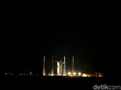 Detik-detik Satelit Nusantara Lima Meluncur ke Angkasa