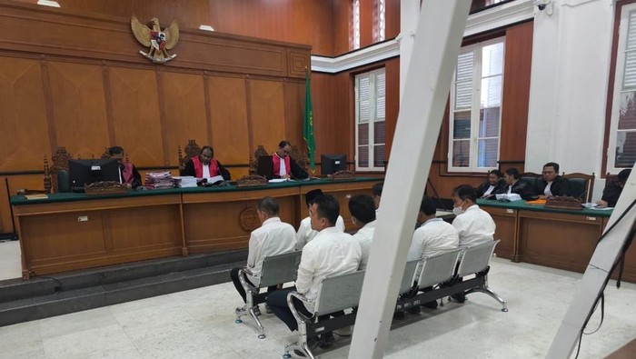 Sidang korupsi bantuan COVID di PN Makassar.