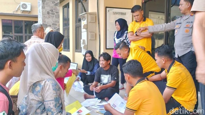 Calon PPPK antre mengambil SKCK di Polres Soppeng, Sulawesi Selatan (Sulsel).