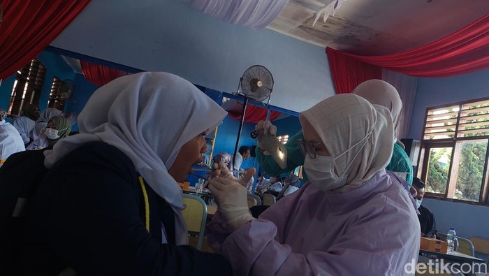 Suasana pemeriksaan gigi di Bandung Barat