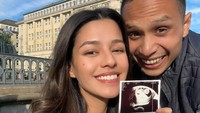 Tak pernah kusangka, tubuh ini menjadi rumah, bagi jiwa kecil yang belum pernah kutemui, tapi sudah aku cintai sepenuhnya ❤️ MasyaAllah, tulis Susan Sameh dalam unggahan di Instagram pribadinya, Sabtu (13/8/2025). Foto: Instagram @susansameeh