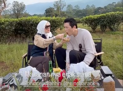8 Foto Syahrini-Reino Mesra Sarapan di Kebun Teh Sambil Tenteng Tas Rp 1,2 M
