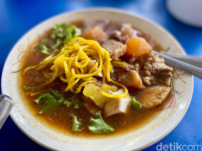 Tahu Campur Pak Subari, Kuliner Legendaris Fatmawati yang Selalu Diburu .