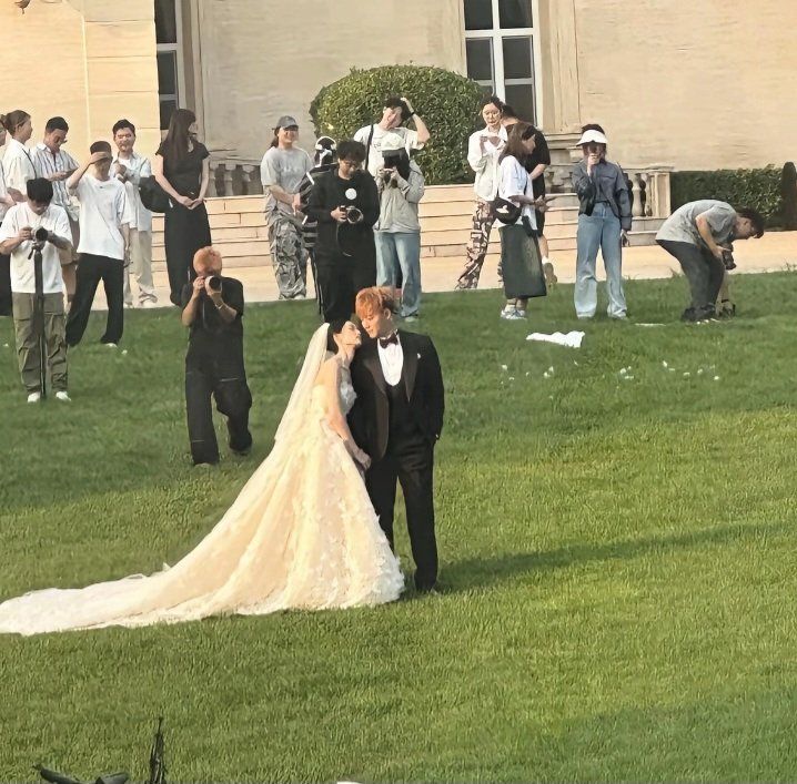 Tao eks EXO dan Xu Yiyang Tao eks EXO dan Xu Yiyang terciduk foto pre-wedding
