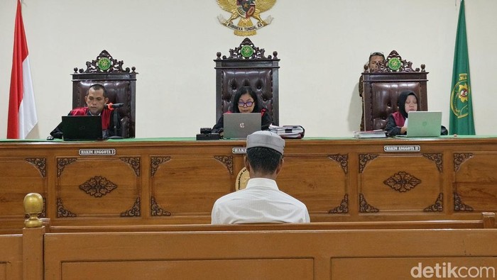 Terdakwa Syahruna saat menjalani sidang putusna kasus sindikat uang palsu di PN Sungguminasa, Kabupaten Gowa, Sulawesi Selatan (Sulsel).