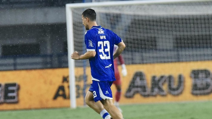 Thom Haye debut bersama Persib Bandung. Pemain Timnas Indonesia ini dimainkan di laga Persib vs Persebaya di Stadion Gelora Bandung Lautan Api, Jumat 12 September 2025.