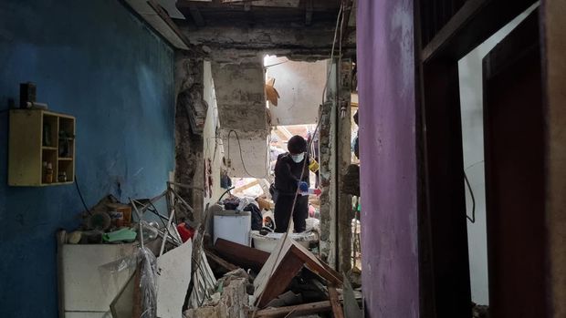 Tim Gegana olah TKP ledakan di Pamulang (Taufiq/detikcom)
