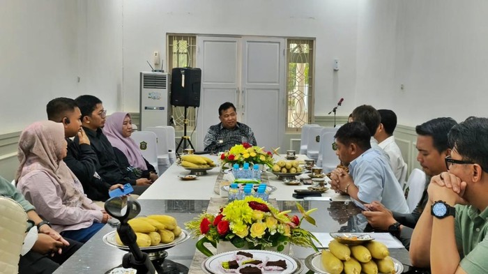 Tim PLN UIP3B Sulawesi saat menemui Bupati Takalar Mohammad Firdaus. Dokumen Istimewa