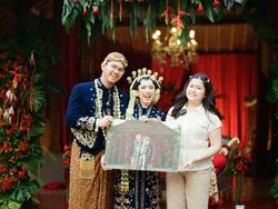 Tren Live Wedding Painting, Kisah Pengantin yang Dilukis di Hari Pernikahan