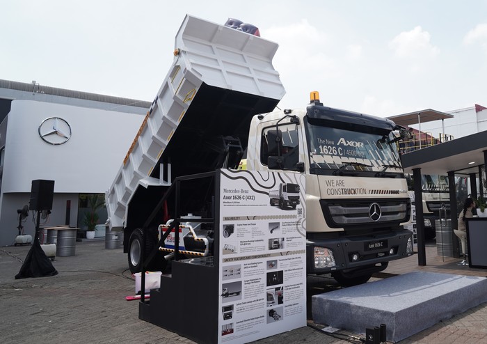 Truk Mercedes-Benz Axor 1626 C meluncur di Indonesia