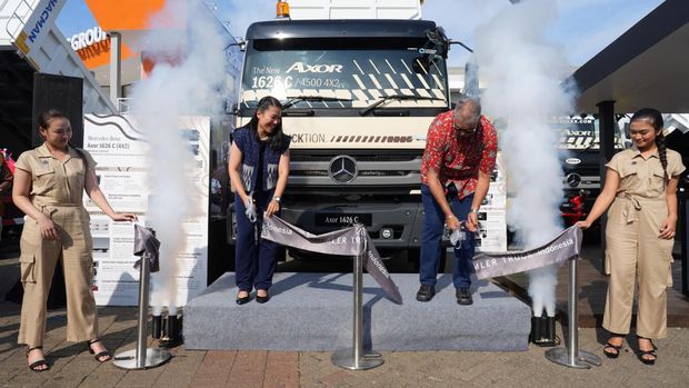 Truk Mercedes-Benz Axor 1626 C meluncur di Indonesia