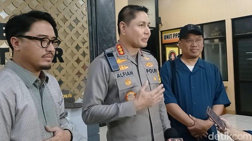 Uya Kuya bersama Kapolres Jakarta Timur Kombes Pol Alfian Nurrizal, dan kuasa hukum Sherina, Adit di Polres Jakarta Timur, Jumat (12/9/2025).