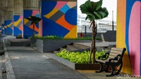 Beton-beton yang sebelumnya terlihat kusam kini dipoles dengan warna menarik. Trotoar juga telah rapih, memberikan kesan modern pada kawasan aliran sungai tersebut.  