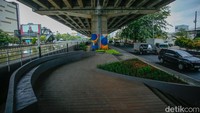 Di sepanjang sisi jembatan, pemerintah juga menyiapkan fasilitas kuliner. Dengan kombinasi wisata air dan kuliner, Kalimalang diproyeksikan menjadi daya tarik baru Kota Bekasi.  