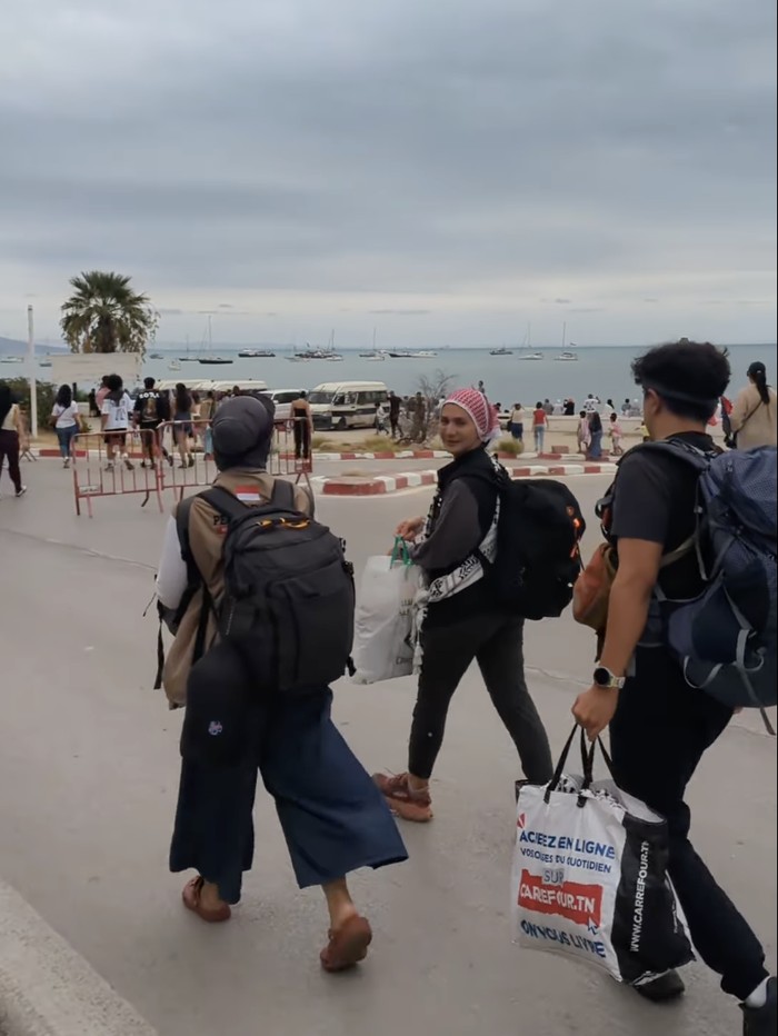 Wanda Hamidah dan Chiki Fawzi Wanda Hamidah dan Chiki Fawzi ikut Global Sumud Flotilla untuk berlayar dari Tunisia ke Gaza.