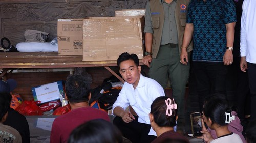 Wapres Gibran Rakabuming Raka mendatangi pos pengungsian korban banjir di Banjar Sedana Mertha, Kelurahan Ubung, Denpasa, Jumat (12/9/2025). (Aryo Mahendro/detikBali)
